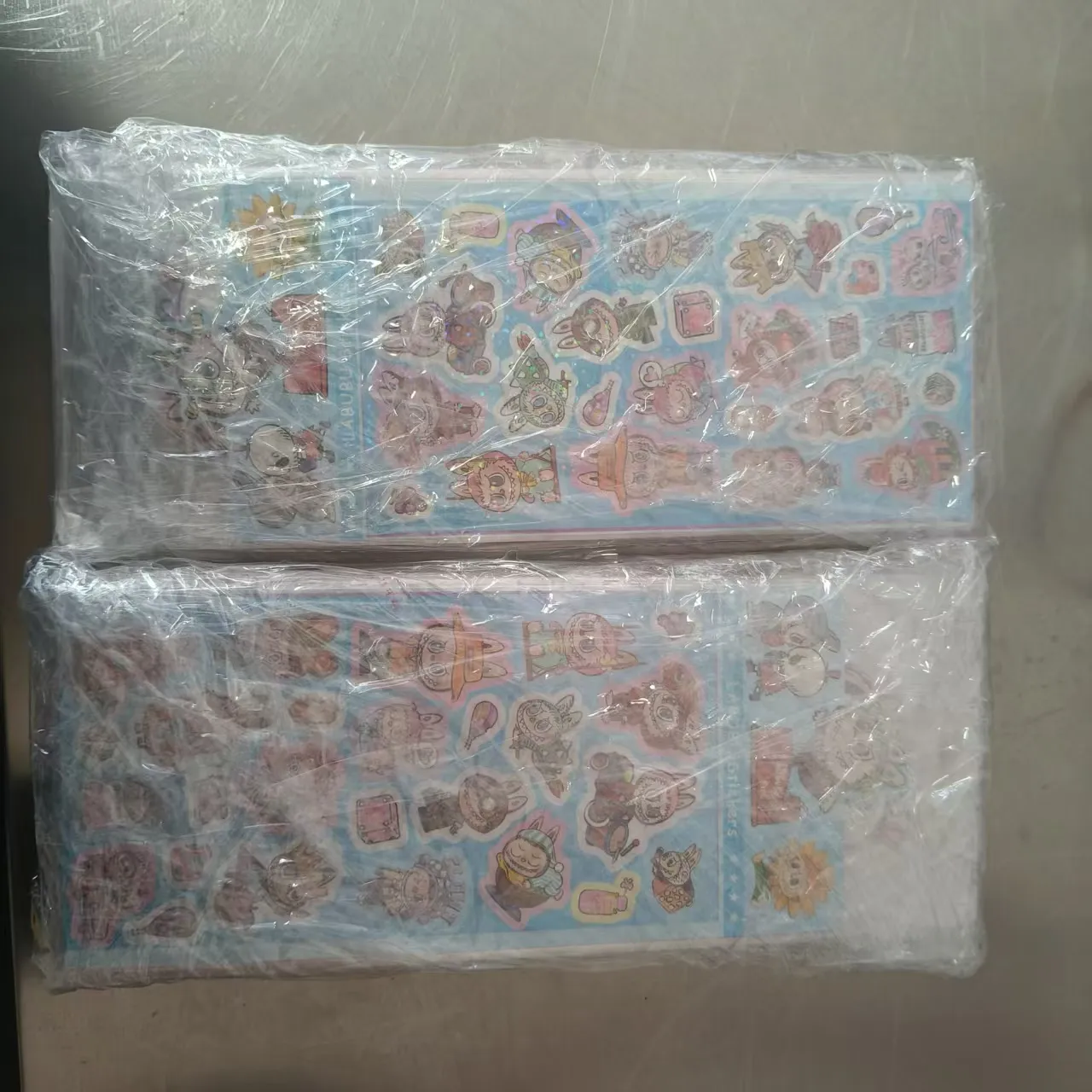 قامت الشركة بشحن ملصقات جديدة للأطفال مقطوعة بالقالب الأسبوع الماضي