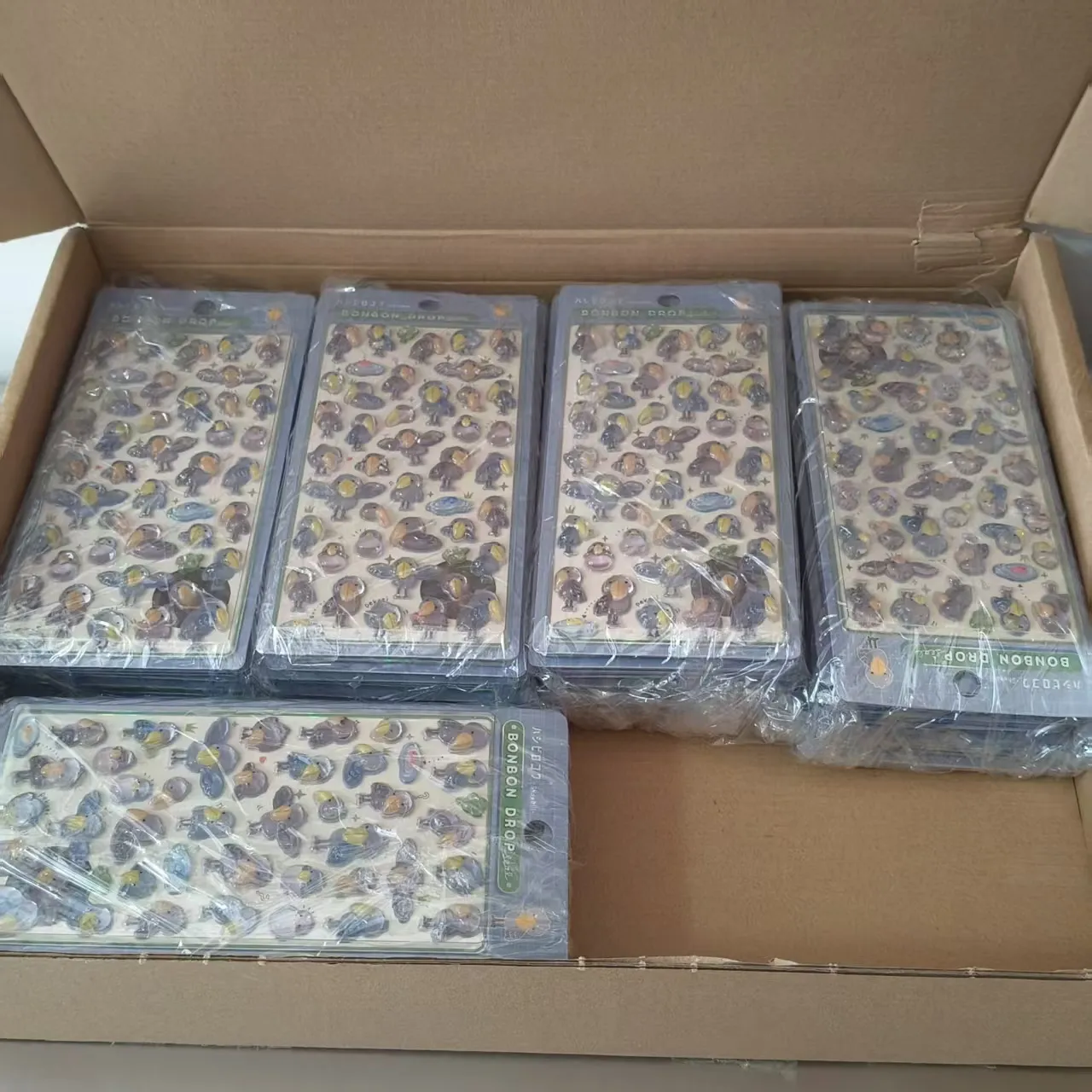 ملصقات طفلك المنقوشة على وشك أن يتم إرسالها!