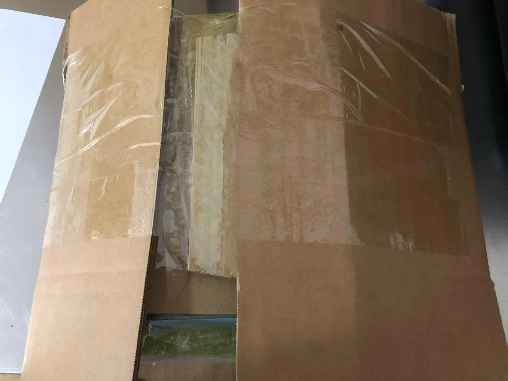 التقدم المحرز في إرسال كتب الملصقات المحمولة للأطفال إلى أوغندا