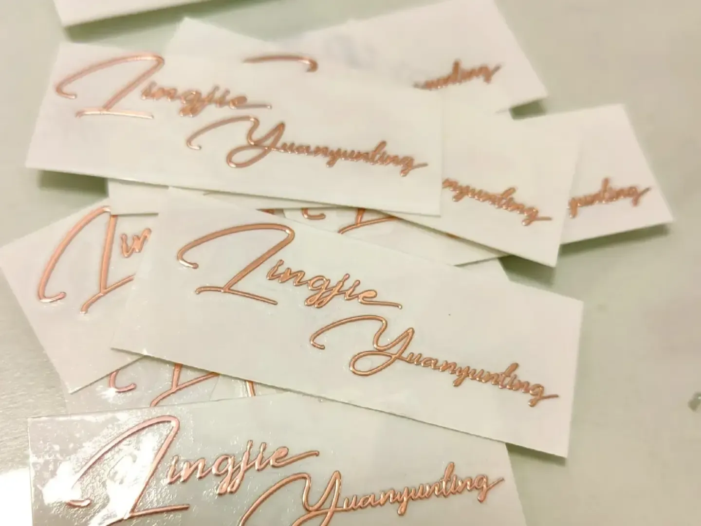 هل ملصقات النقل قابلة للإزالة؟