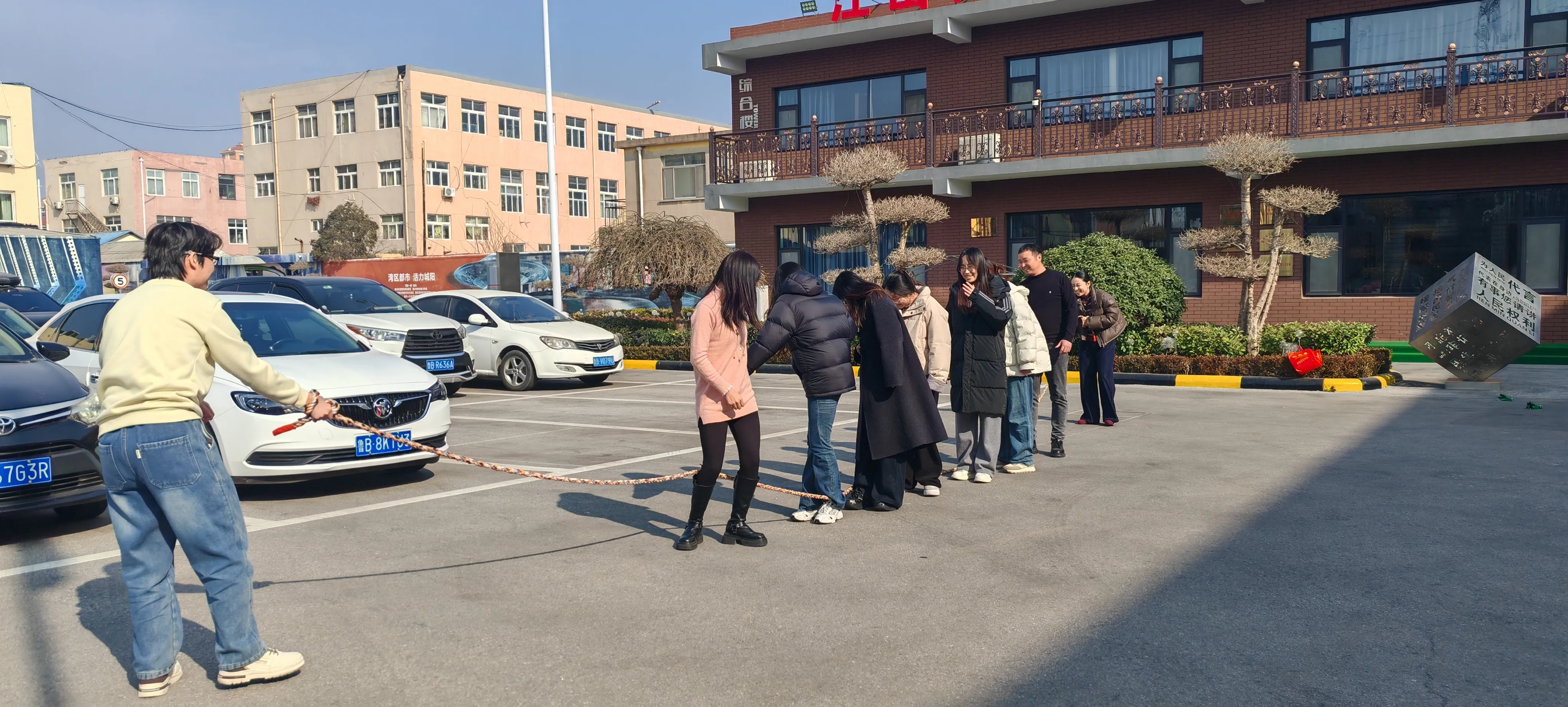 ترتفع روح الفريق في JOJO Pack