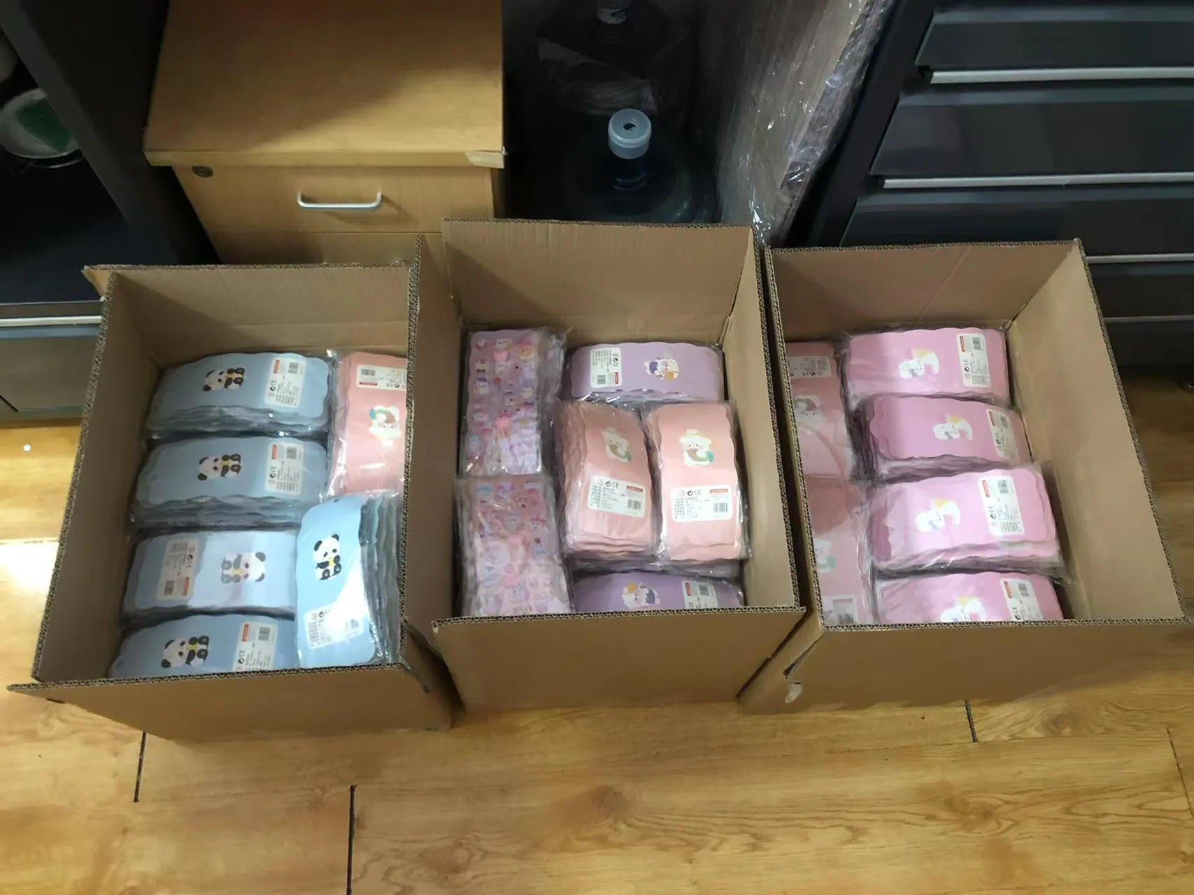 هل تحب الملصقات القابلة للعصر على شكل مؤخرة؟