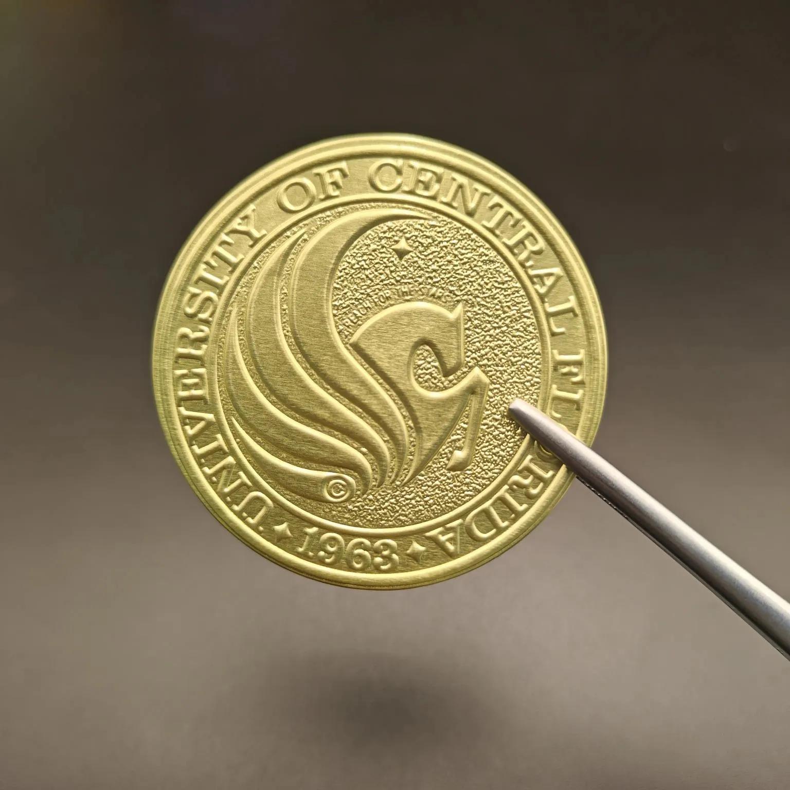 ملصقات نبيذ منقوشة برقائق معدنية مستديرة